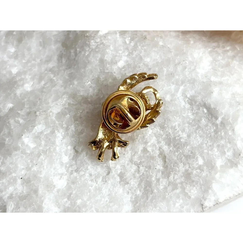 Praying Angel in Flight Gold Toned Vintage Costume Jewelry Brooch | Lapel Pin